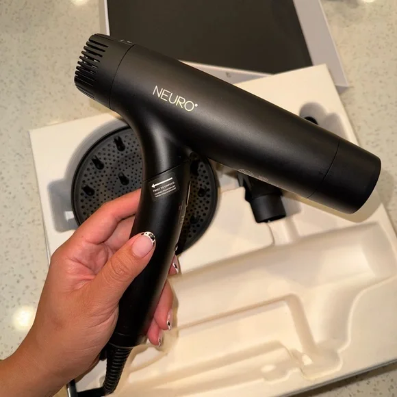 Paul Mitchell Neuro Dry+ Professional Hair Dryer - Black - Picture 3 of 5